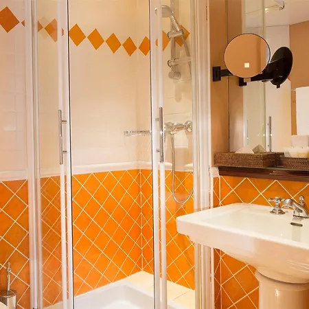 ホテル ブリタニーク パリ