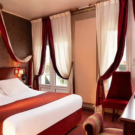 ホテル ブリタニーク パリ