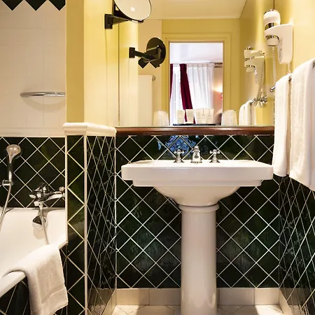 ホテル ブリタニーク パリ